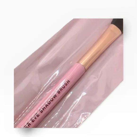 Mally Beauty All Over EYE SHADOW BRUSH Sealed NEW - Picture 2 of 2